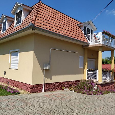 Aniko Apartmanhaz Balatonfoldvar Ngoại thất bức ảnh