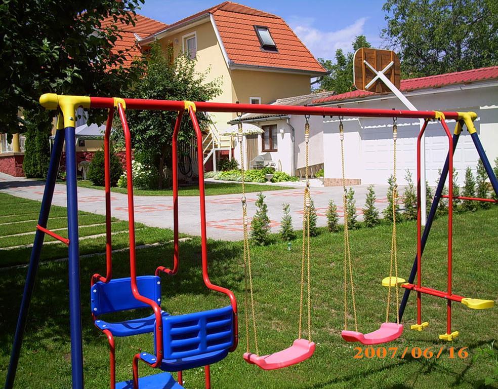 Aniko Apartmanhaz Balatonfoldvar Ngoại thất bức ảnh