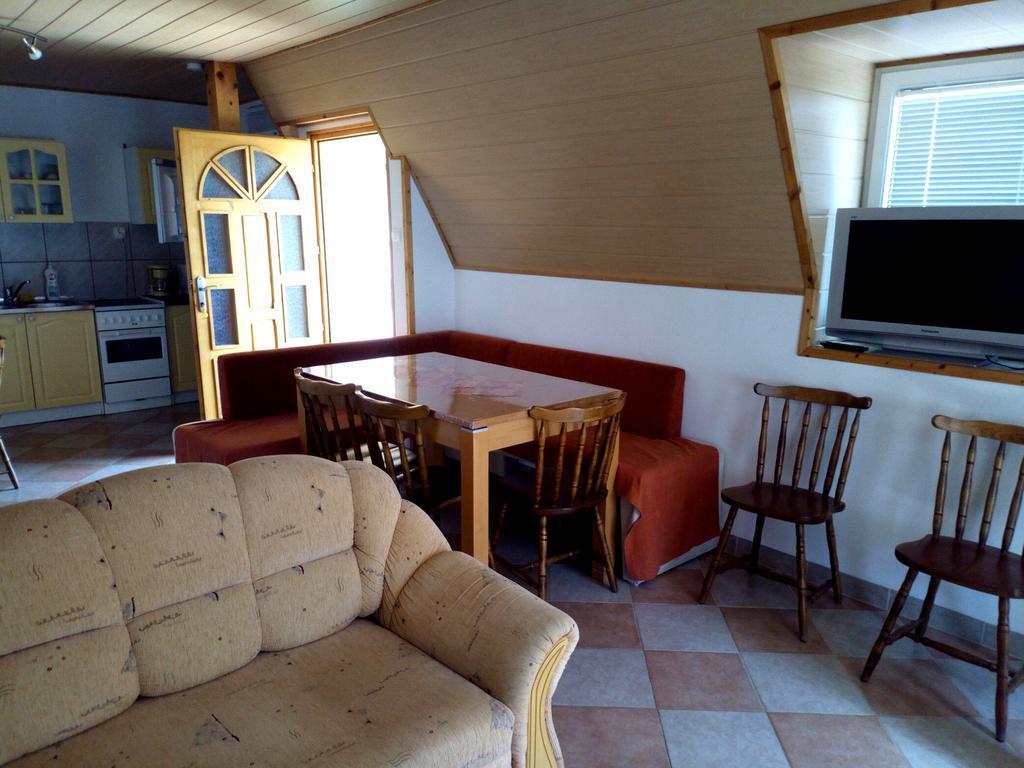 Aniko Apartmanhaz Balatonfoldvar Ngoại thất bức ảnh